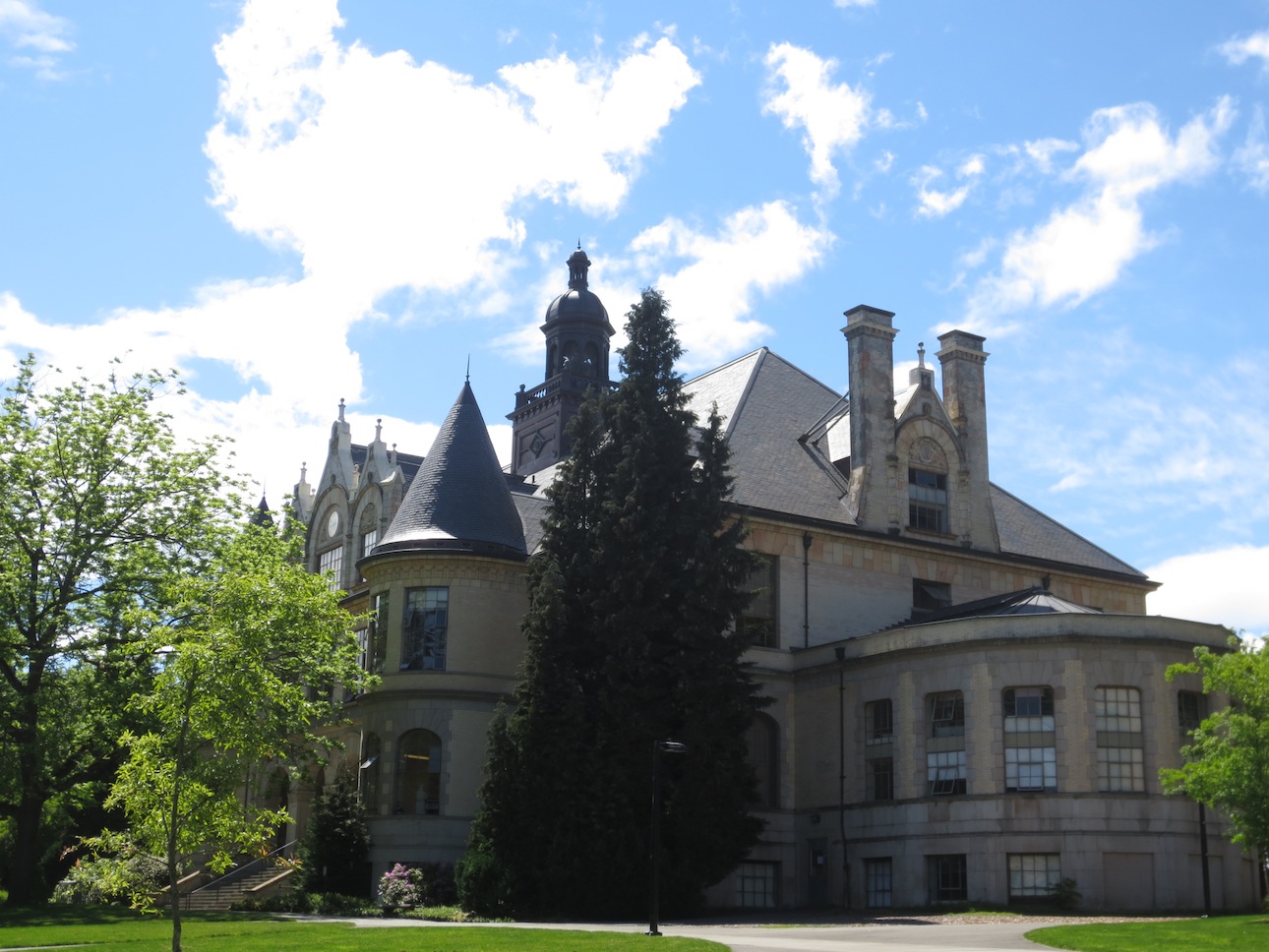 More interesting architecture on UW campus.