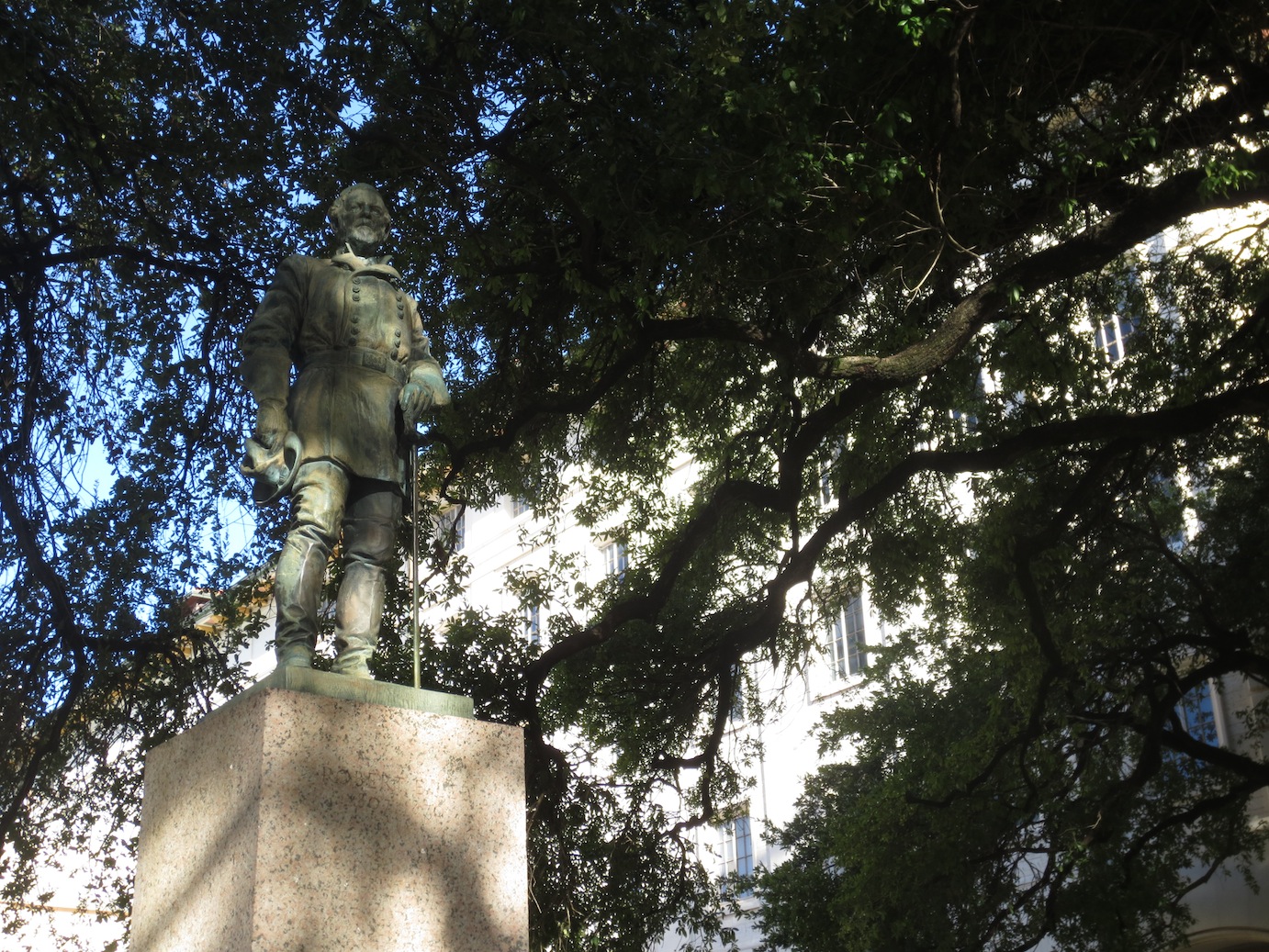 Statue of Robert E. Lee on UT-Austin campus
